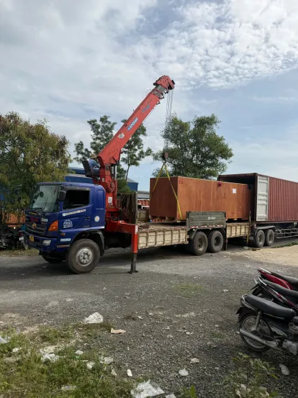 Xuất – nhập khẩu vật tư, thiết bị, dụng cụ…